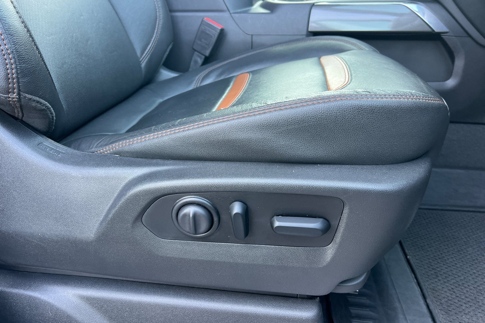 Used 2021 GMC Sierra 2500 AT4 w/ Gooseneck/5TH Wheel Package image 23