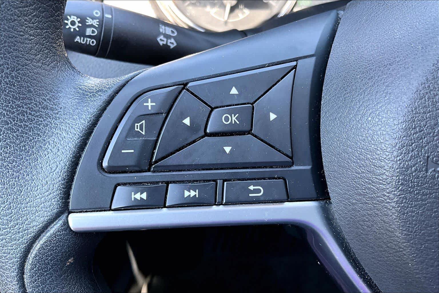 Used 2020 Nissan Rogue S FWD image 19