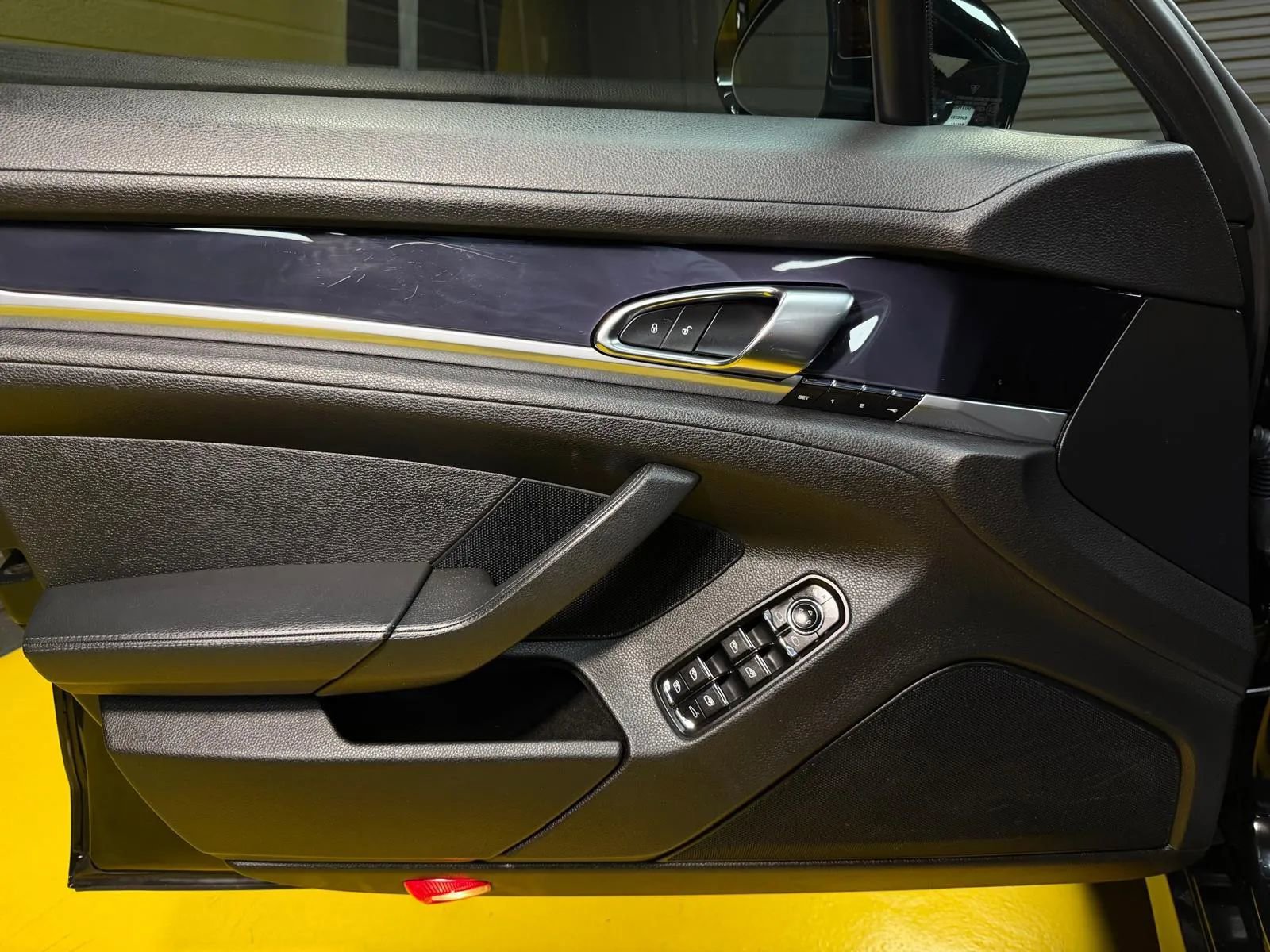 Used 2015 Porsche Panamera 4 image 35