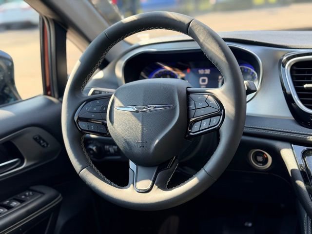 Used 2023 Chrysler Pacifica Limited w/ S Appearance Package image 22