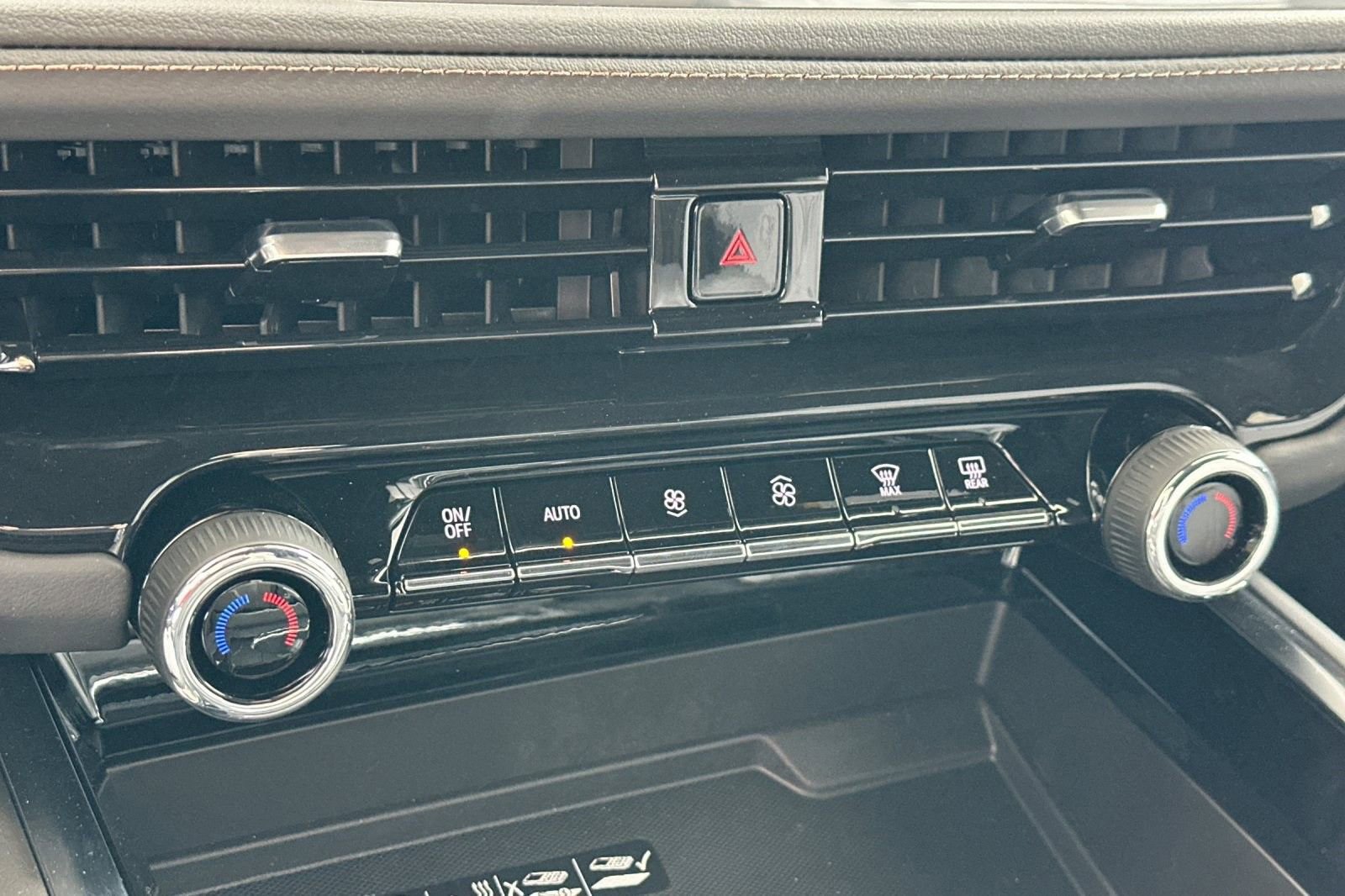 New 2025 Chevrolet Suburban High Country image 25