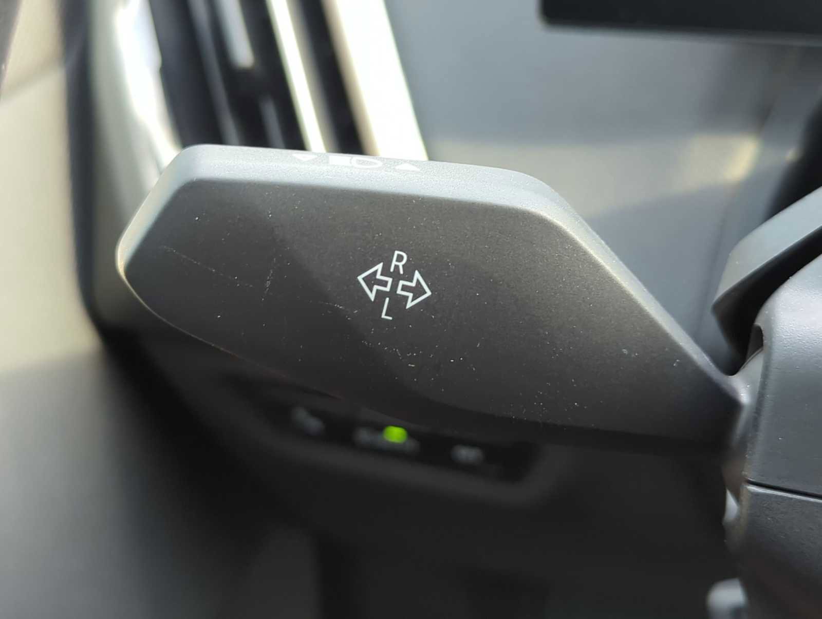 Certified 2025 BMW iX xDrive50 image 25