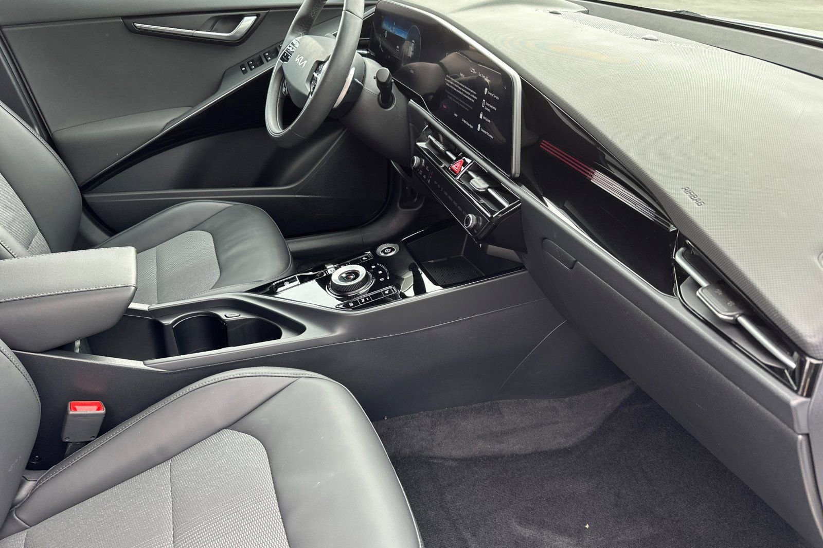 Certified 2024 Kia Niro Wind w/ Wind Preserve Package image 18