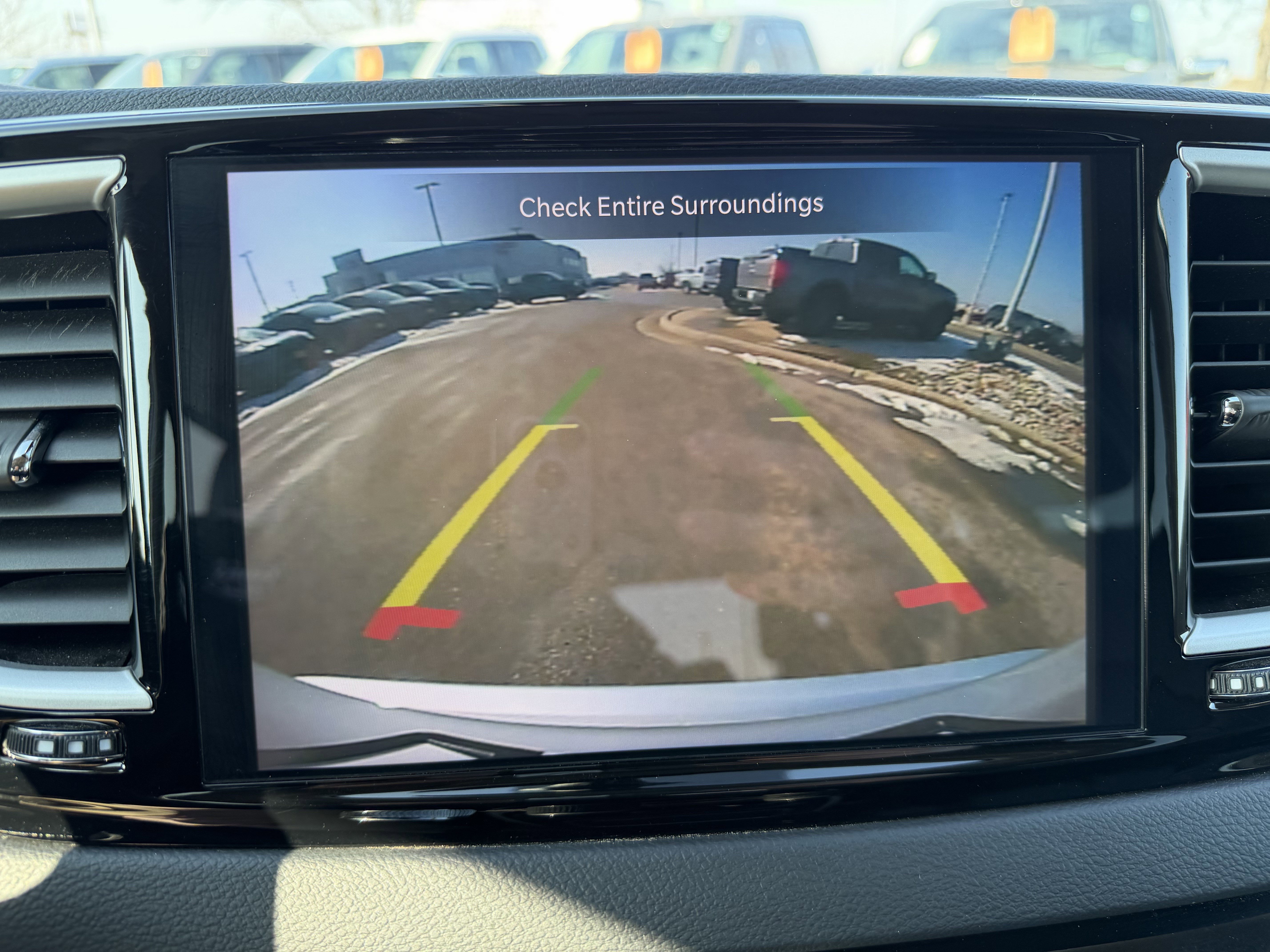 Used 2024 Chrysler Pacifica Touring-L image 23