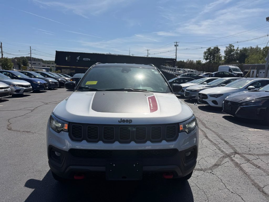 Used 2025 Jeep Compass Trailhawk AWD/4WD image 8