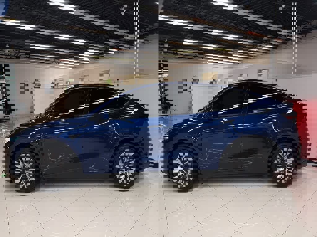 Used 2026 Tesla Model Y AWD image 8