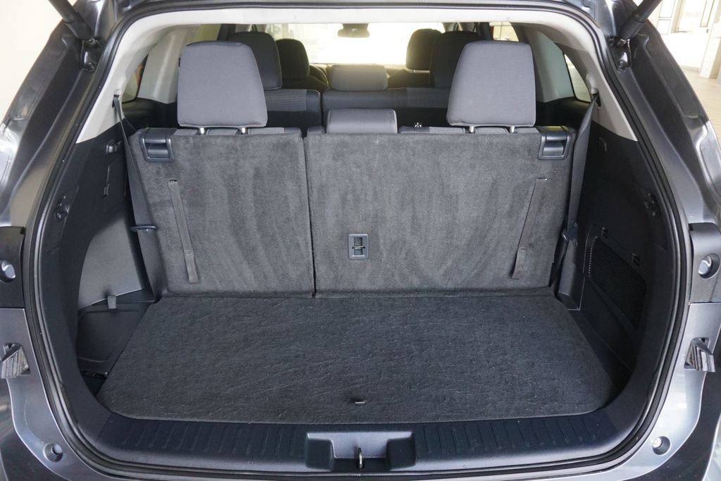 Certified 2024 Toyota Highlander LE FWD image 16
