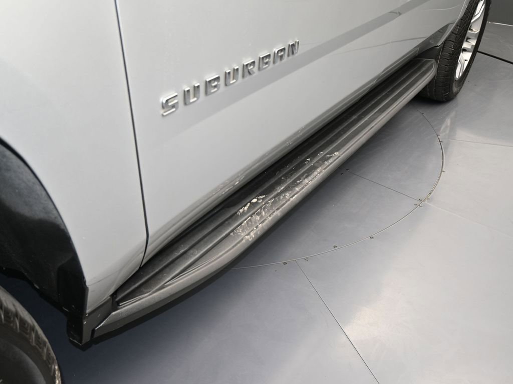 Used 2020 Chevrolet Suburban LT image 34