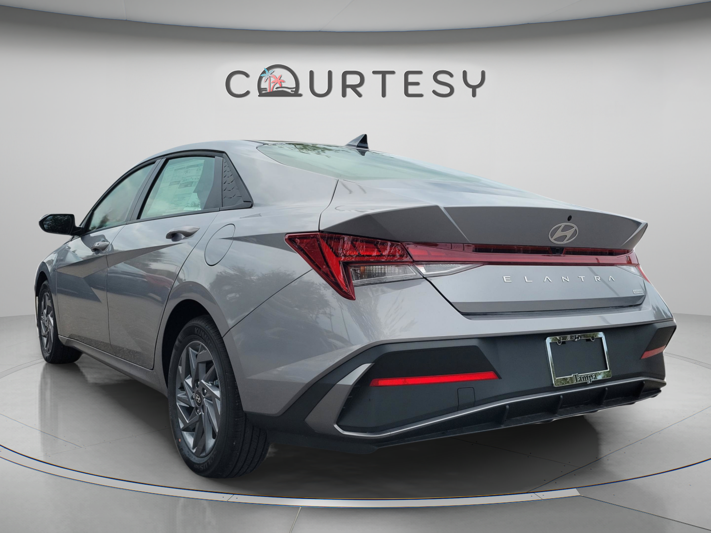 New 2025 Hyundai Elantra Hybrid FWD image 4