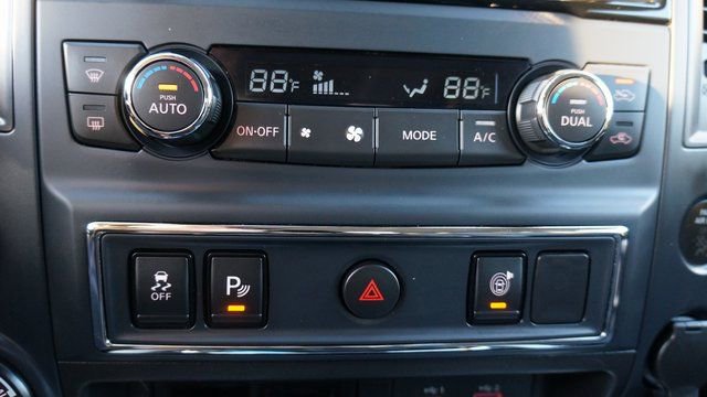 Used 2024 Nissan Titan SV w/ SV Convenience Package image 18