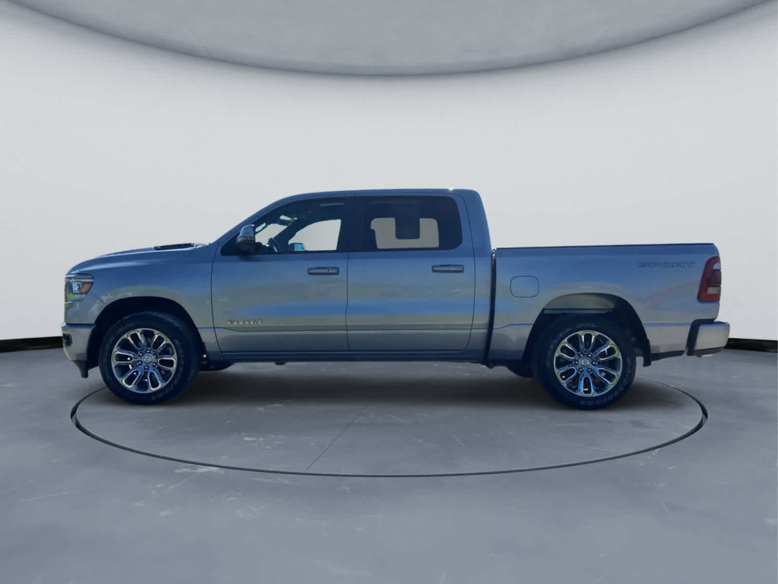 Used 2023 RAM 1500 Laramie AWD/4WD image 9