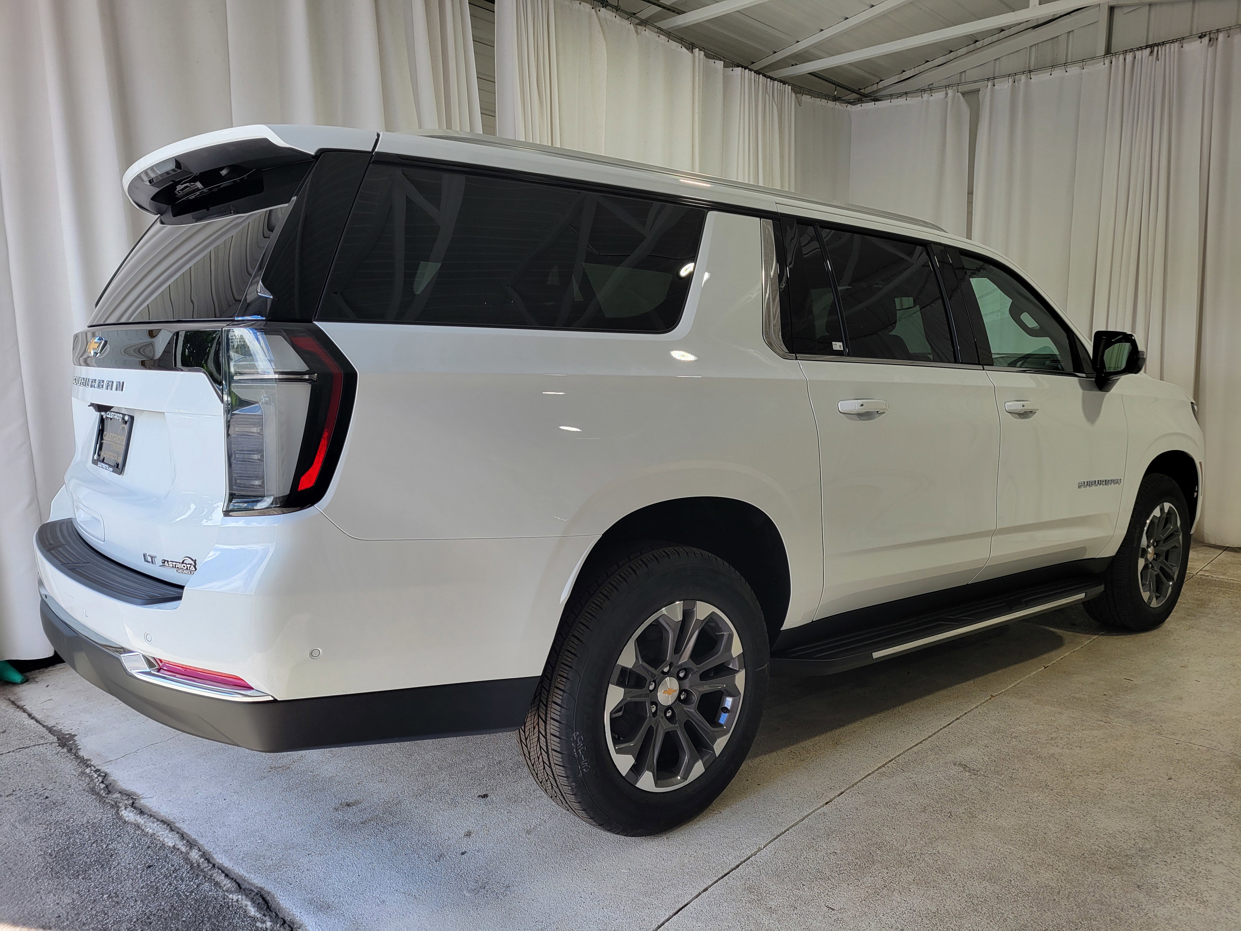New 2026 Chevrolet Suburban LT image 5
