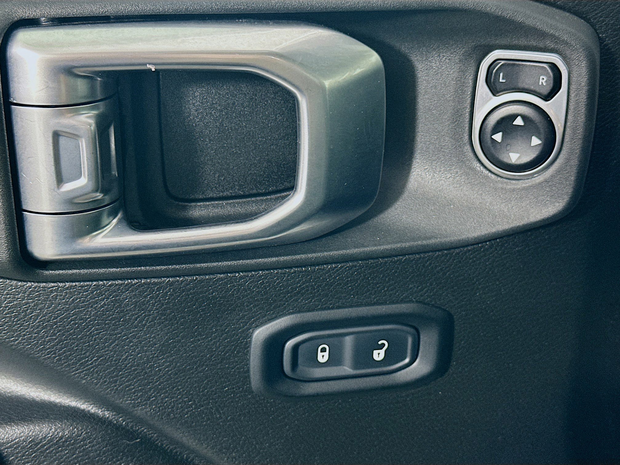 Used 2024 Jeep Wrangler Willys image 15