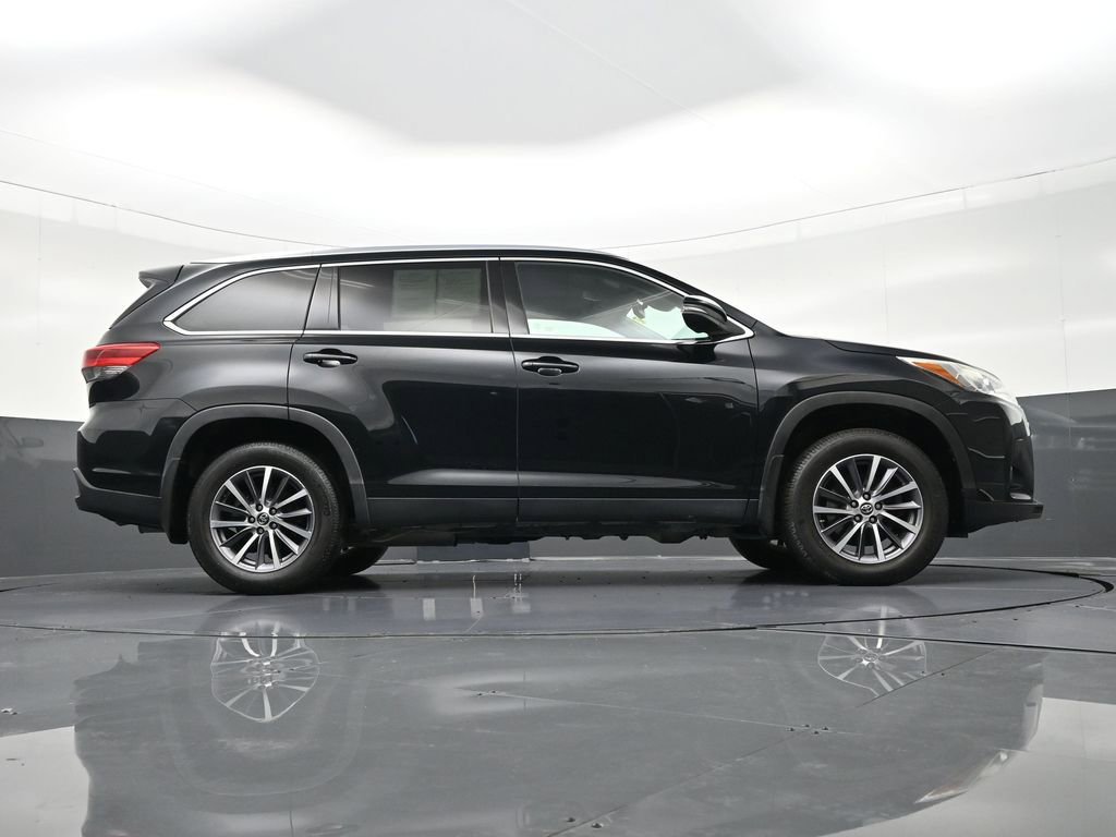 Used 2019 Toyota Highlander XLE image 29