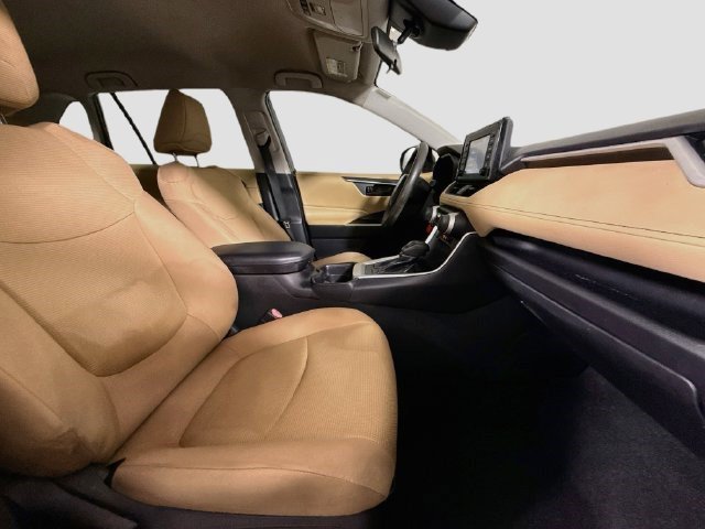 Used 2019 Toyota RAV4 LE FWD image 27