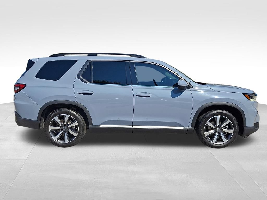 Used 2025 Honda Pilot Touring image 7