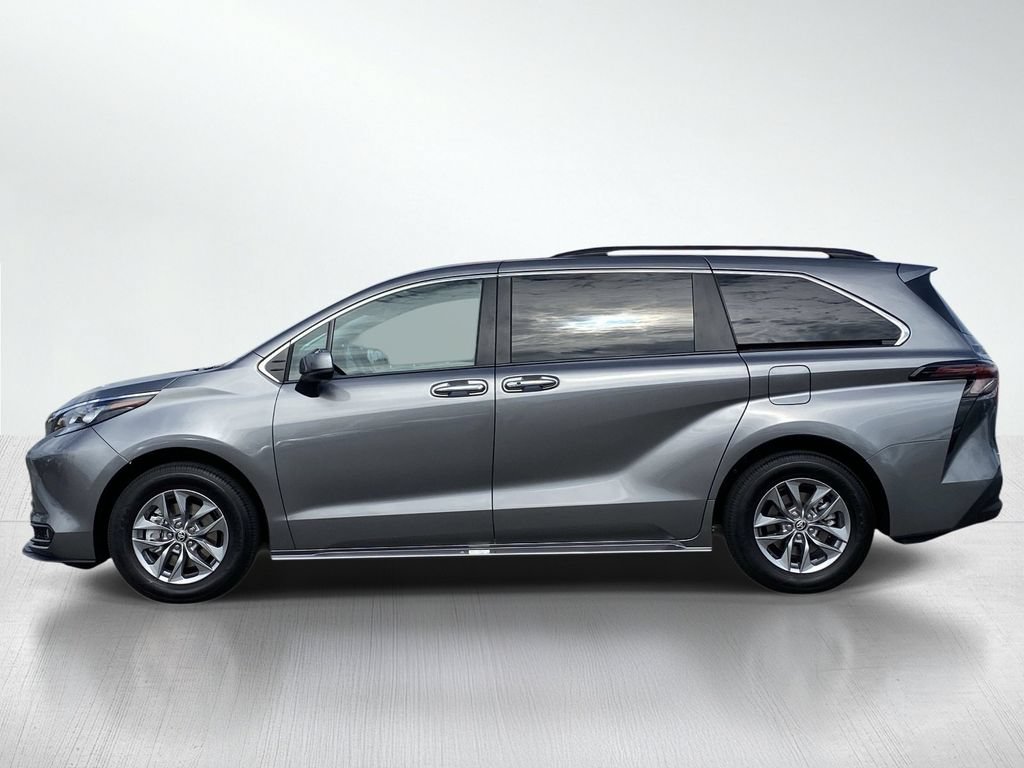 Certified 2026 Toyota Sienna XLE FWD image 2