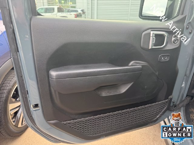 Used 2024 Jeep Gladiator Mojave w/ Technology Group AWD/4WD image 9
