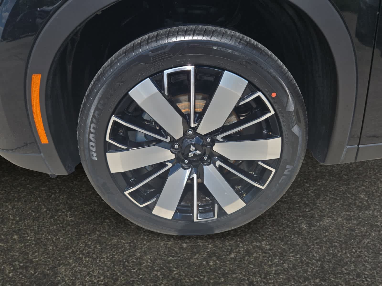 Used 2025 Mitsubishi Outlander SE AWD/4WD image 14