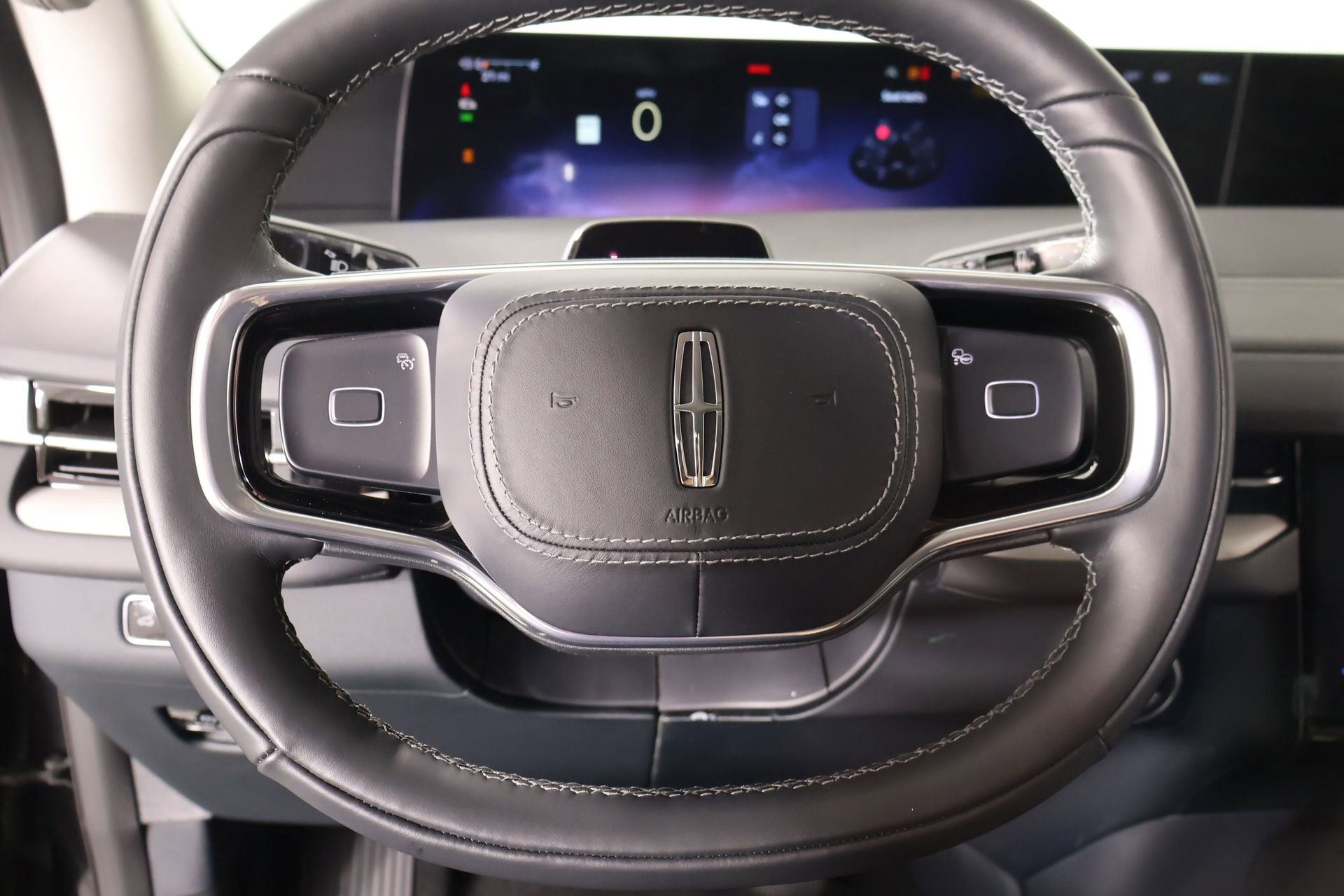 New 2026 Lincoln Navigator Premiere AWD/4WD image 3