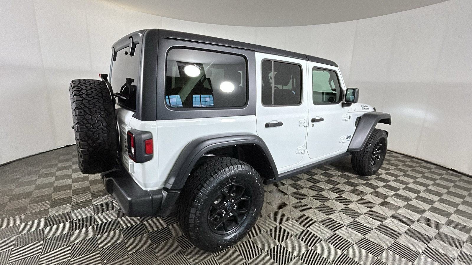 Used 2024 Jeep Wrangler Unlimited AWD/4WD image 3