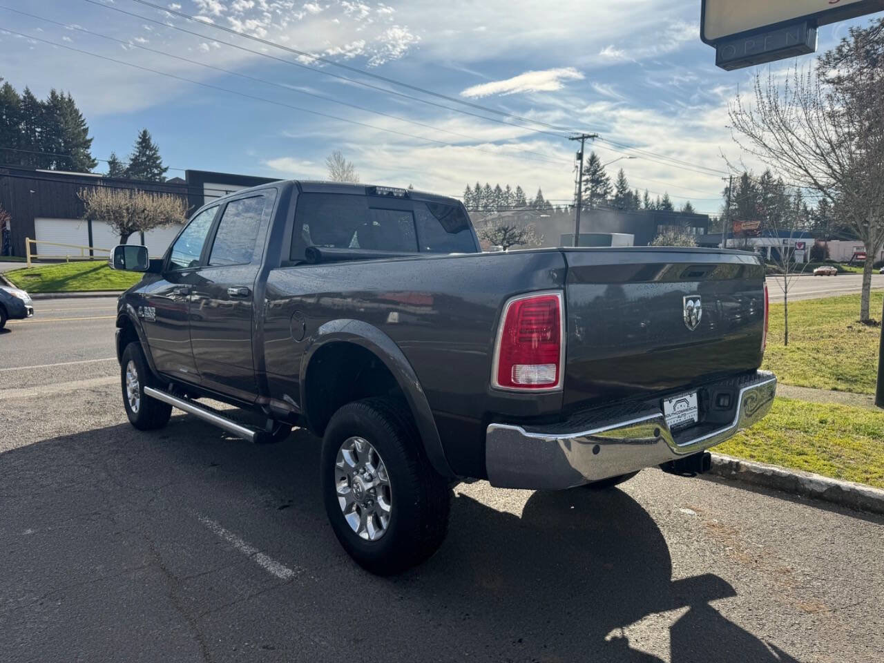 Used 2017 RAM 2500 Laramie w/ Convenience Group AWD/4WD image 3