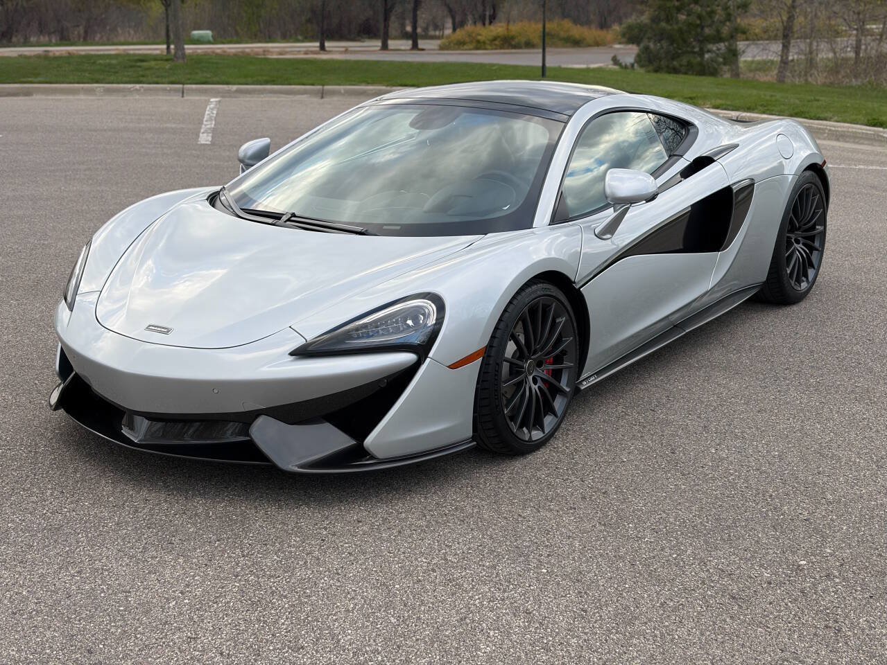 Used 2017 McLaren 570S RWD image 4