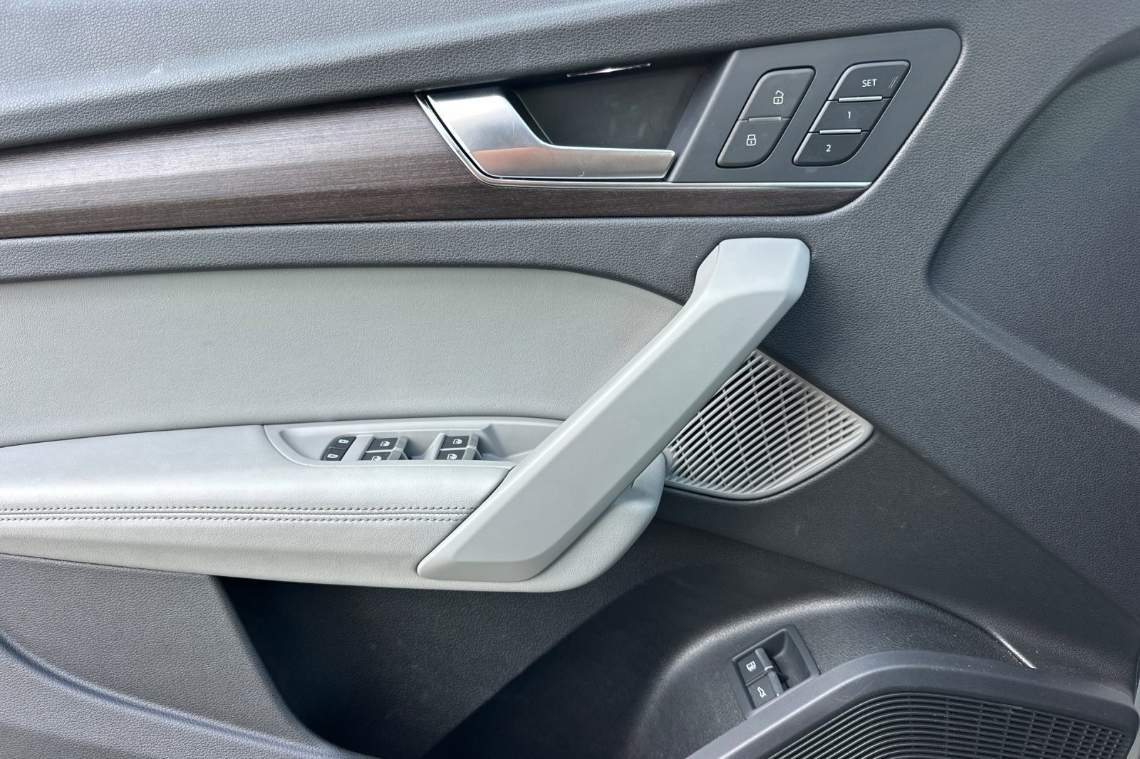 Used 2022 Audi Q5 e Prestige w/ Prestige Package image 12