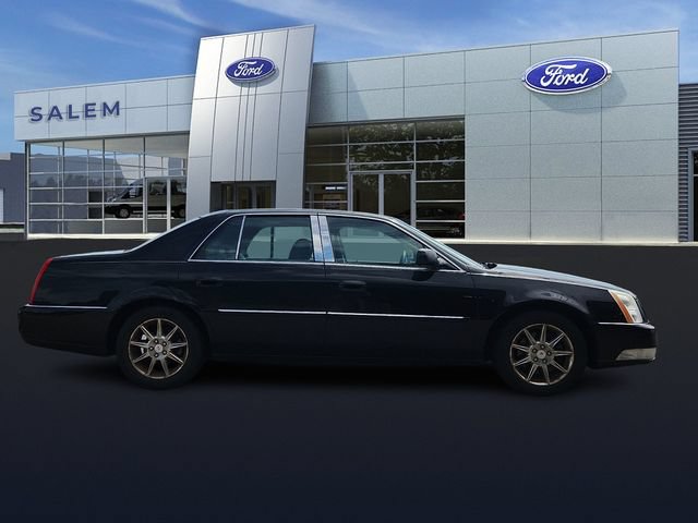 Used 2010 Cadillac DTS Luxury FWD image 2