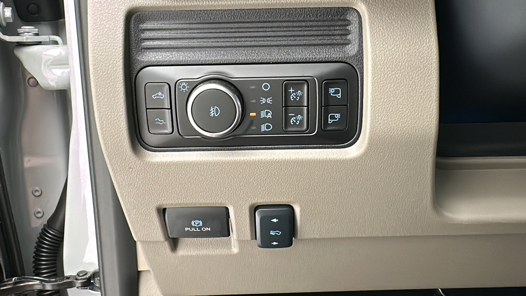 New 2026 Ford F250 Platinum w/ Platinum Plus Package AWD/4WD image 22