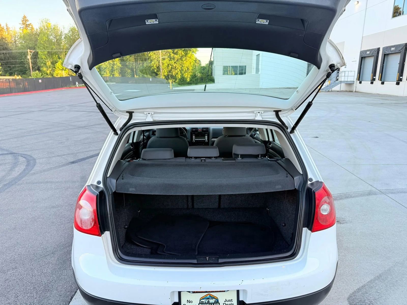 Used 2008 Volkswagen Rabbit 4-Door FWD image 17