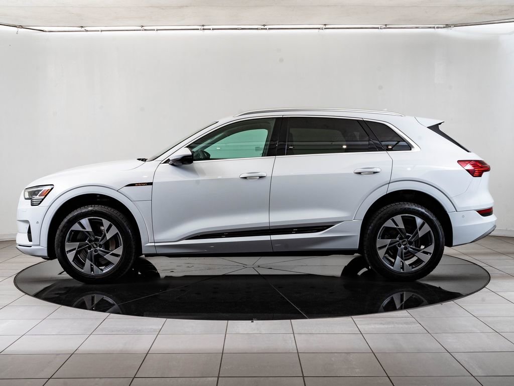 Used 2022 Audi e-tron Premium Plus w/ Premium Plus Package image 5
