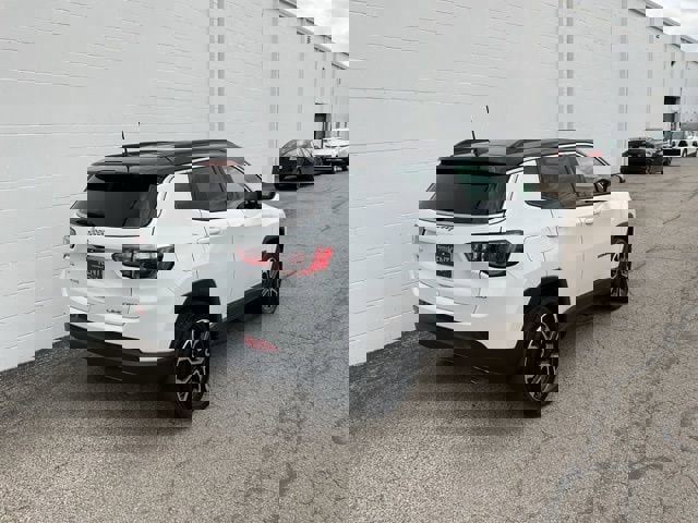 Used 2022 Jeep Compass Limited image 4