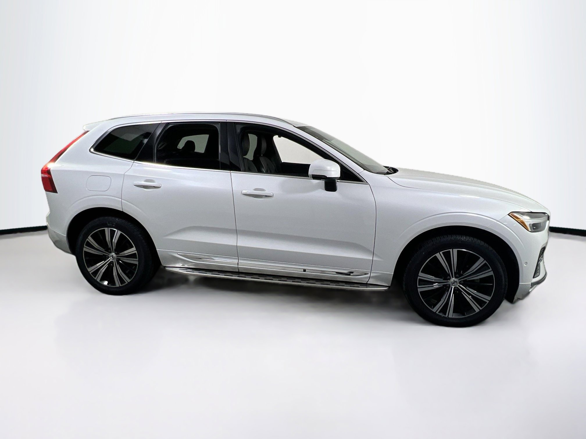 Used 2022 Volvo XC60 B5 Inscription w/ Advanced Package image 4