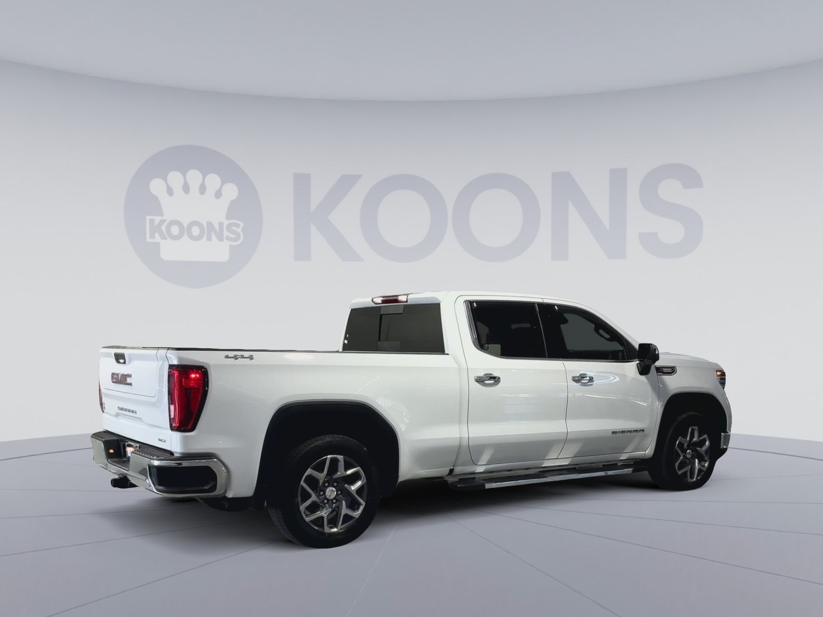 Used 2023 GMC Sierra 1500 SLT w/ SLT Premium Package AWD/4WD image 11