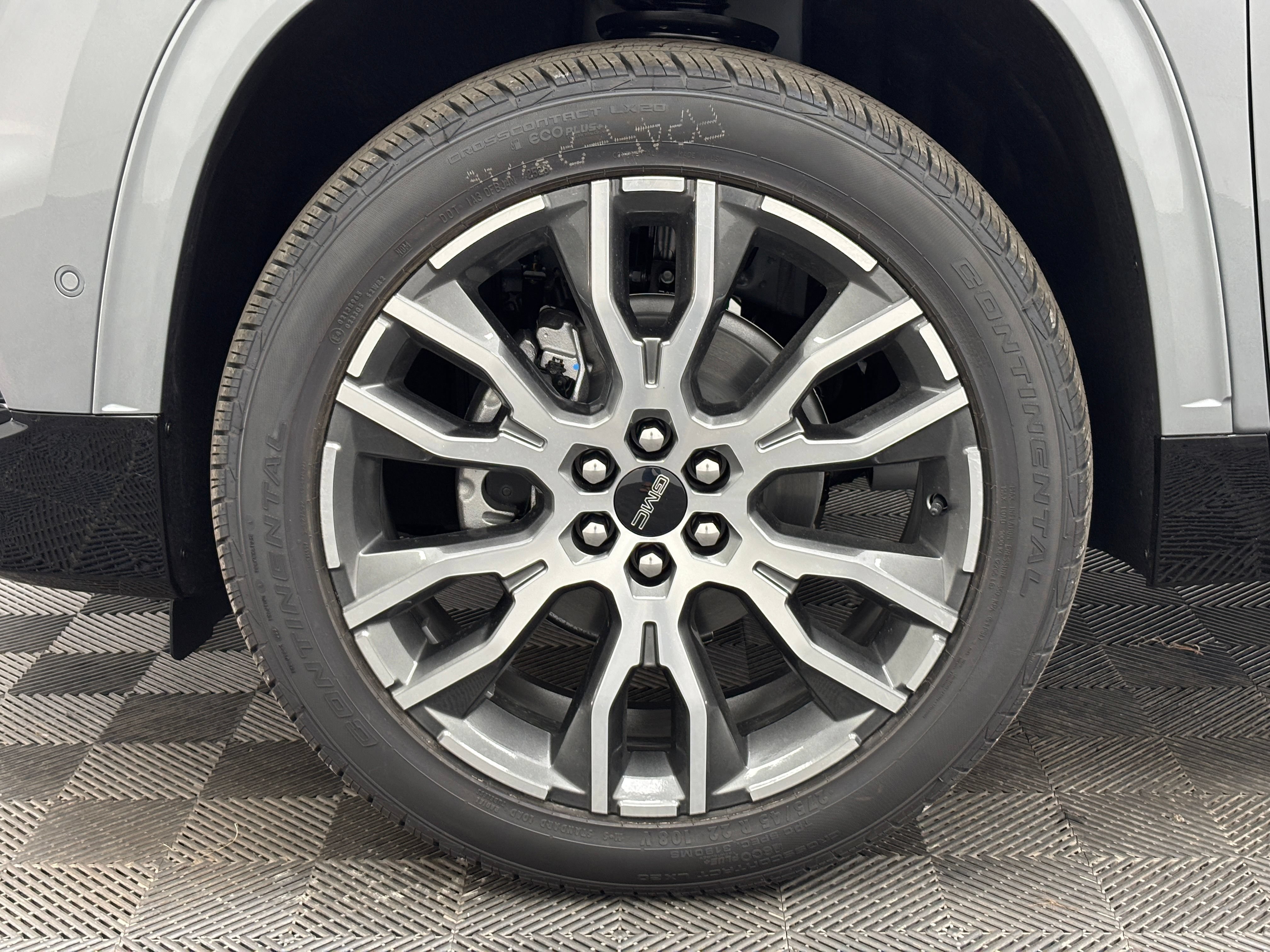New 2026 GMC Acadia Denali Ultimate w/ LPO, Floor Liner Package AWD/4WD image 19