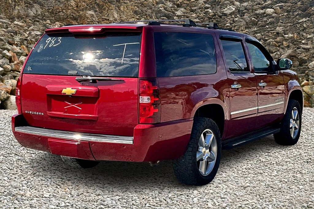 Used 2014 Chevrolet Suburban LTZ image 2