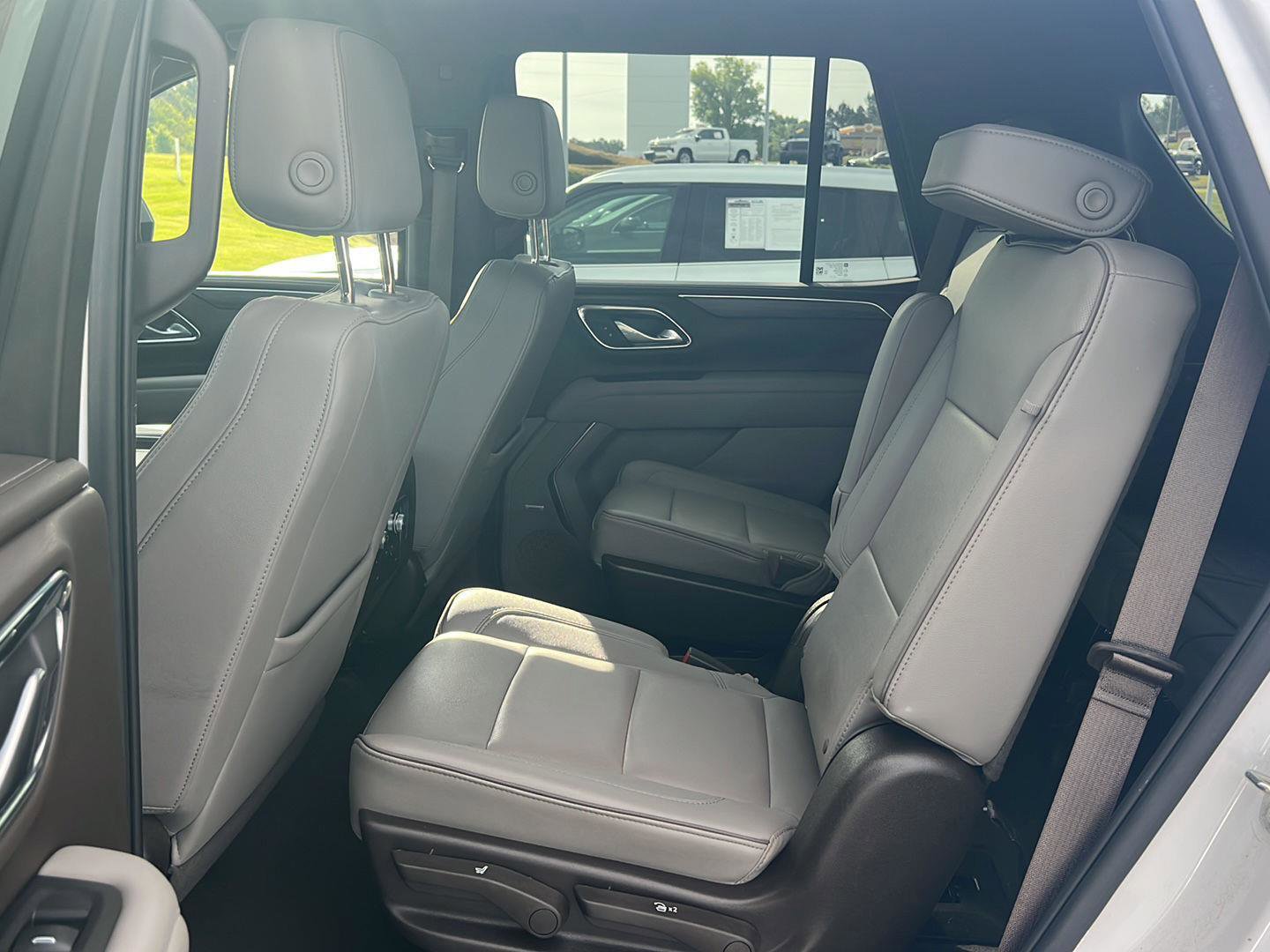 Used 2022 GMC Yukon SLT w/ SLT Luxury Package RWD image 11