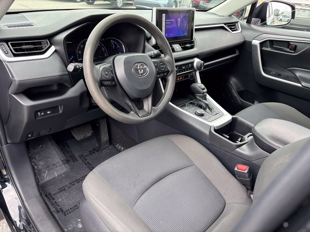 Used 2024 Toyota RAV4 LE AWD/4WD image 16