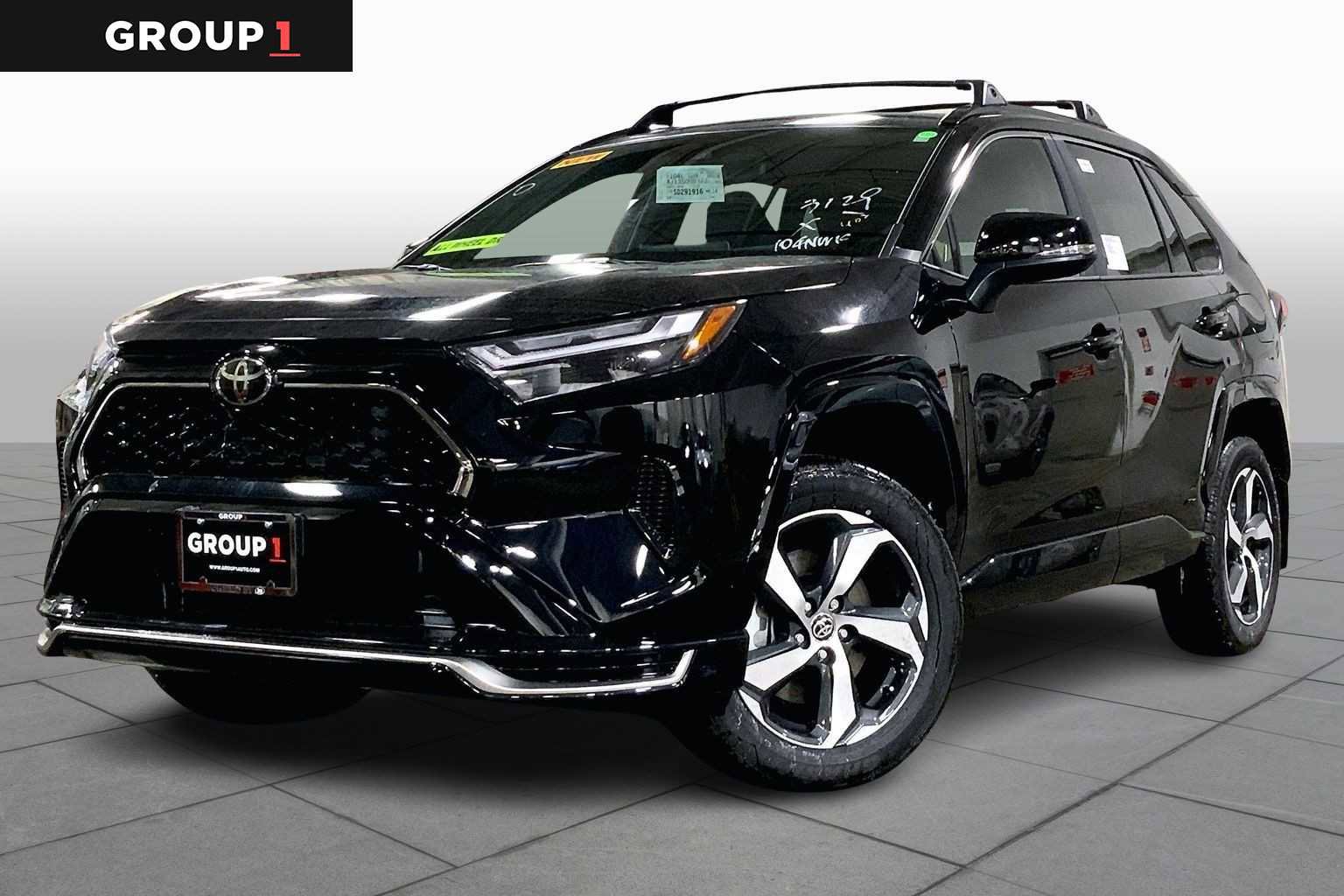 New 2025 Toyota RAV4 SE