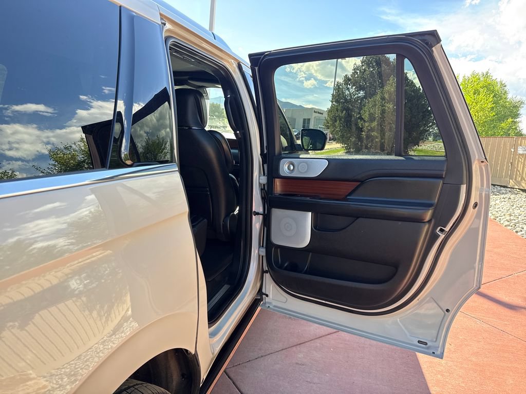 Certified 2021 Lincoln Navigator L Reserve AWD/4WD image 23