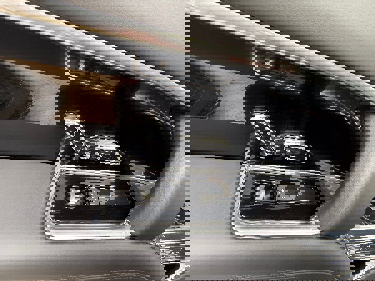 Used 2025 Land Rover Range Rover Long Wheelbase SE image 24