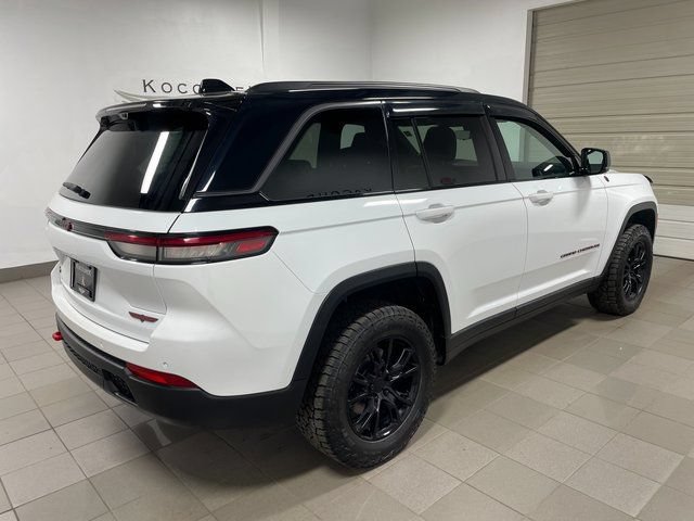Used 2022 Jeep Grand Cherokee Trailhawk w/ Advanced Protech Group II AWD/4WD image 6