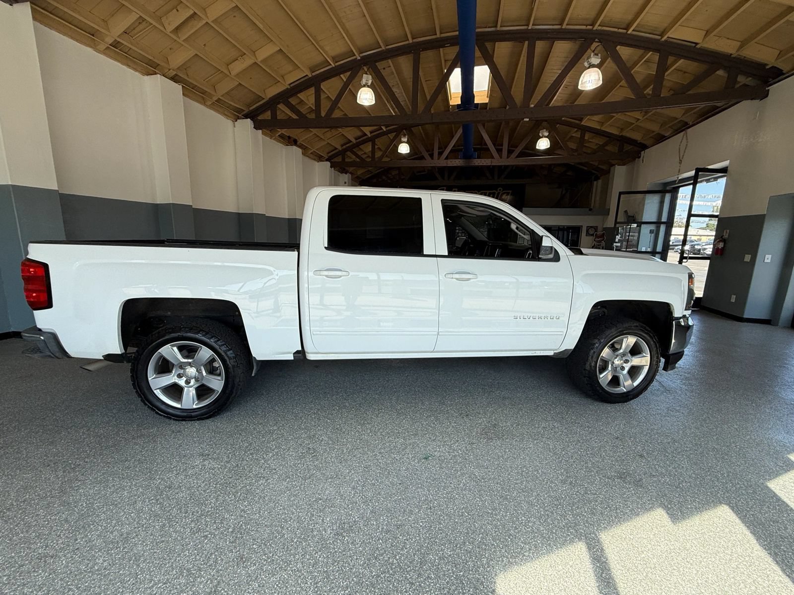 Used 2018 Chevrolet Silverado 1500 LT w/ All Star Edition RWD image 8