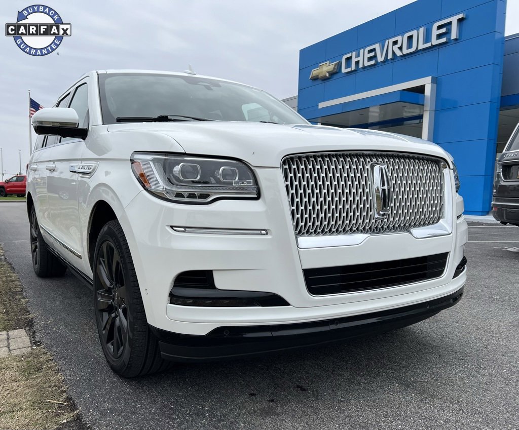 Used 2023 Lincoln Navigator Reserve image 1