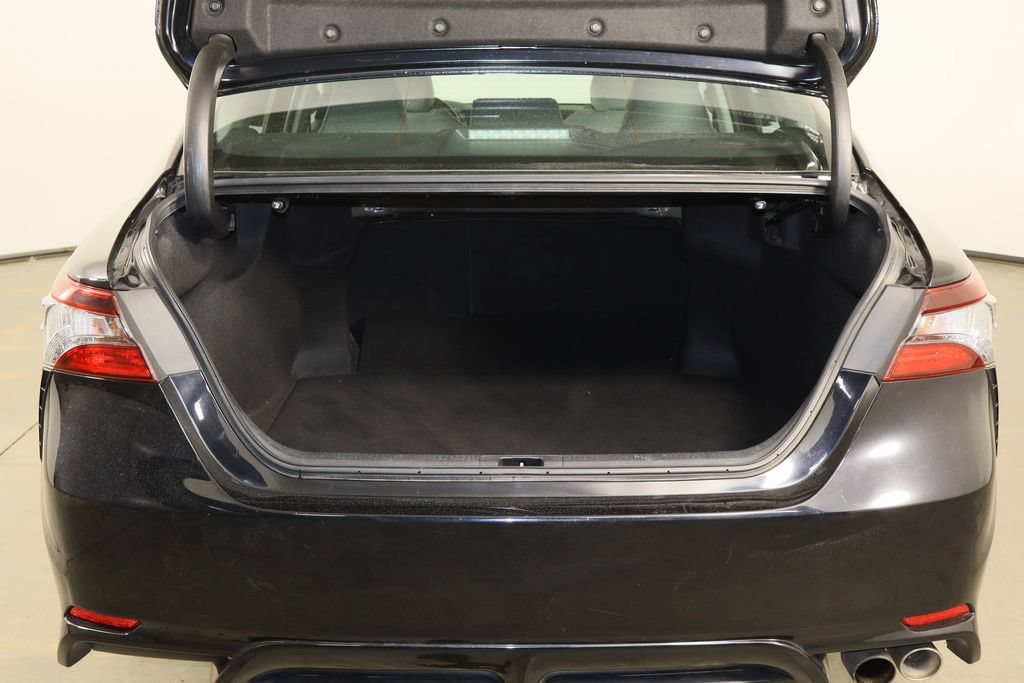 Used 2021 Toyota Camry SE w/ Convenience Package FWD image 18