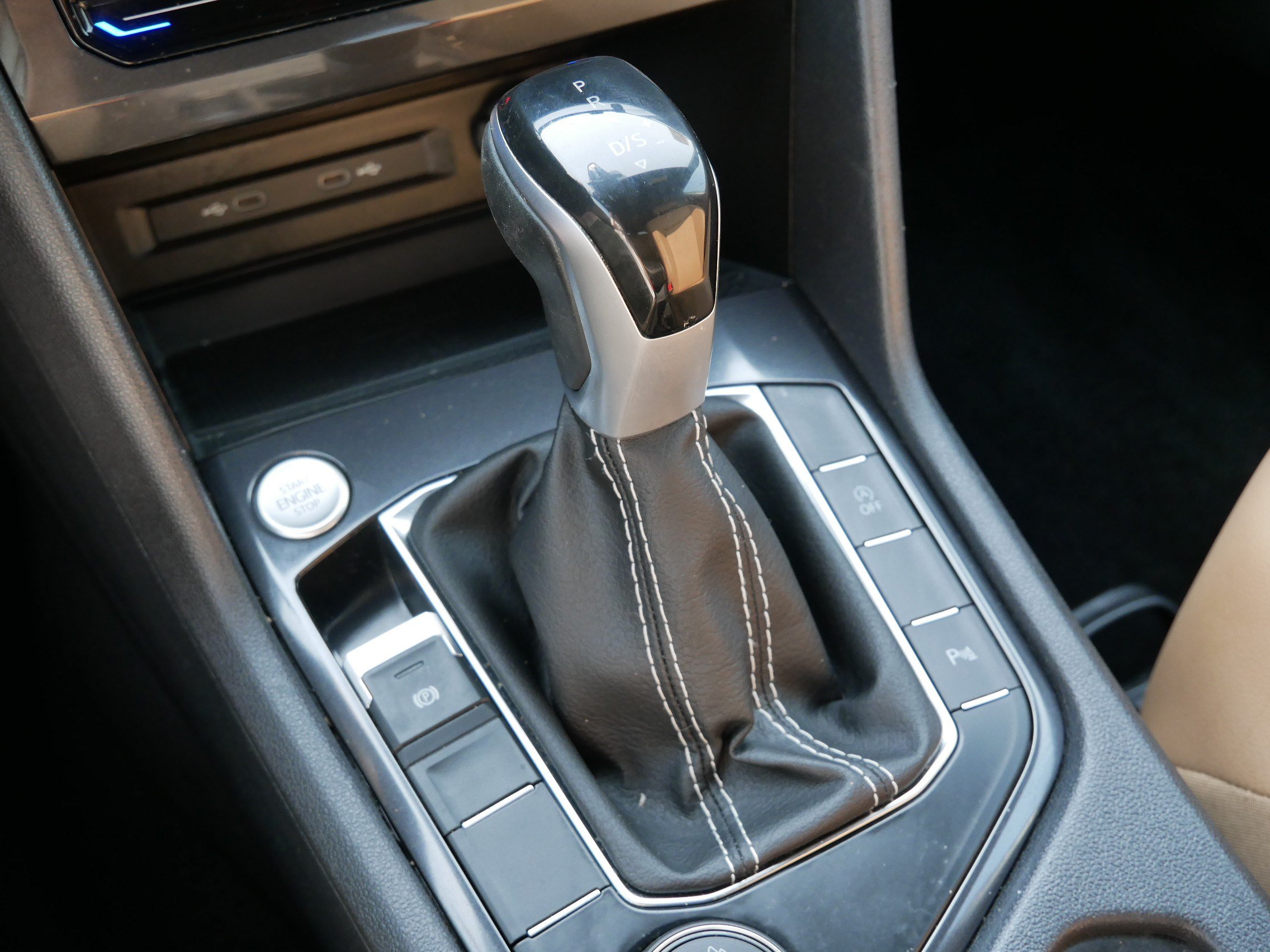 Certified 2023 Volkswagen Tiguan SE R-Line AWD/4WD image 24