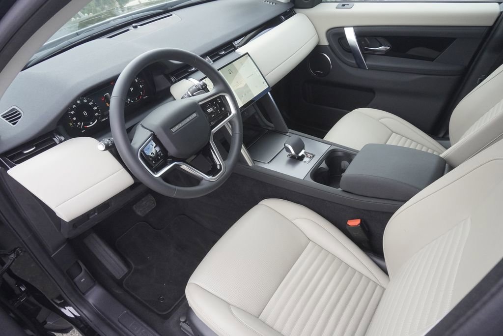 Used 2025 Land Rover Discovery Sport S image 18