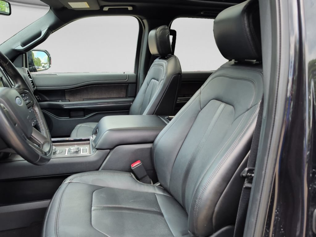 Used 2019 Ford Expedition Limited w/ Equipment Group 301A AWD/4WD image 17