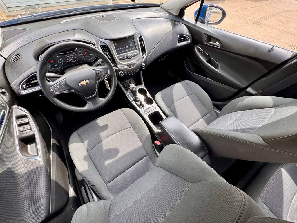 Used 2017 Chevrolet Cruze LT image 10